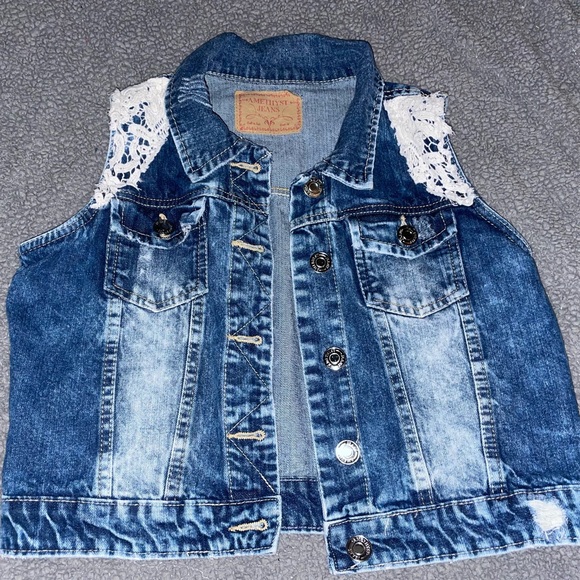 Size large jeans vest with lace detail - Picture 1 of 3